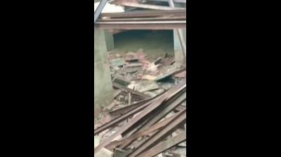 ग्रेटर नोएडा : दादरी के पल्ला गांव में निर्माणाधीन मकान भरभराकर गिरा, टला बड़ा हादसा