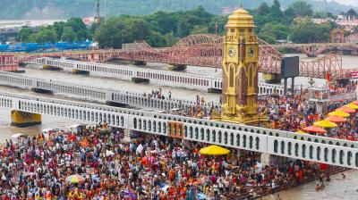सावन के पवित्र महीने का स्वागत करने के लिए शिव मंदिरों में लगा भक्तों का तांता