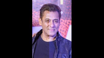 भाई सोहेल से मिलने के लिए 'द अलायंस' के सेट पर पहुंचे सलमान खान, दिखा कूल बॉय लुक