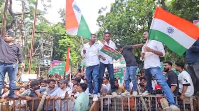 झारखंड: लोक भवन के बाहर छात्रों का प्रदर्शन, जेपीएससी परीक्षा रद्द करने और सीबीआई जांच की मांग