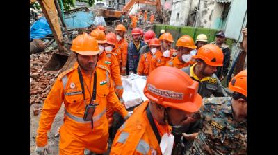 महाराष्ट्र के भिवंडी में चार मंजिला इमारत गिरने से 8 लोगों की मौत, बचाव अभियान जारी