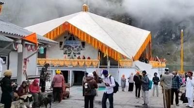 चमोली: हेमकुंड साहिब गुरुद्वारा में श्रद्धालुओं की उमड़ी भीड़, आंकड़ा