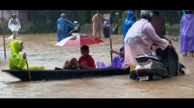 केरल में बारिश का कहर: आठ लोगों की मौत, लापता की तलाश जारी,