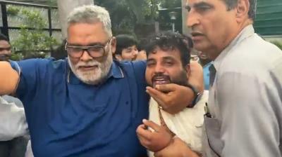 प्रेस कॉन्फ्रेंस के दौरान पप्पू यादव पर चप्पल से हमला, सांसद ने लगाया