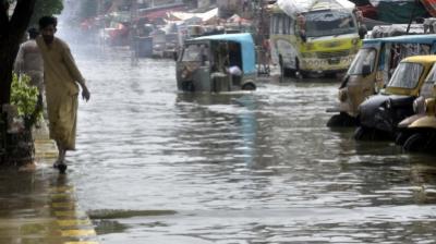 पाकिस्तान के कई इलाकों में बाढ़ का प्रकोप, बारिश से जुड़ी घटनाओं में