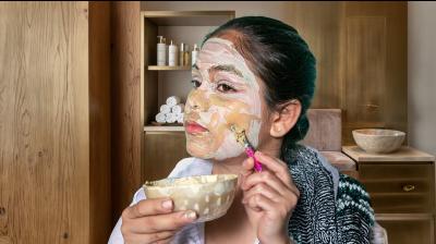 मुल्तानी मिट्टी में मिलाएं ये 5 चीजें, चेहरे की गंदगी और ऑयली स्किन