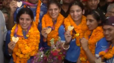 स्वदेश लौटने पर भारतीय टीम का भव्य स्वागत, खिलाड़ियों ने सरकार और