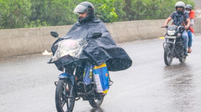 दिल्ली-एनसीआर में बारिश से मौसम हुआ सुहाना, येलो अलर्ट जारी; पूरे