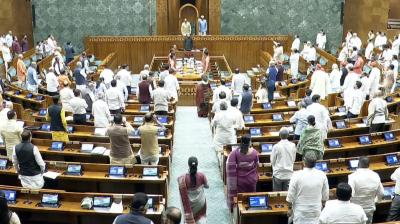 लगातार हंगामे के कारण लोकसभा की कार्यवाही बुधवार सुबह 11 बजे तक स्थगित