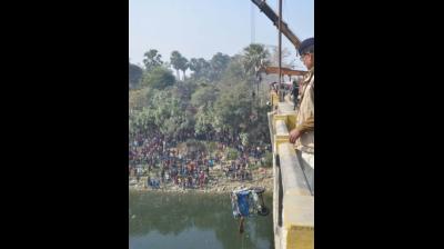 बंगाल के इस्लामपुर में तालाब में गिरी कार, तीन युवकों की मौत; चार घायल