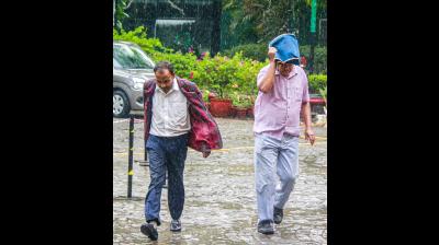 दिल्ली-एनसीआर में मौसम मेहरबान: हल्की से मध्यम बारिश के आसार, येलो
