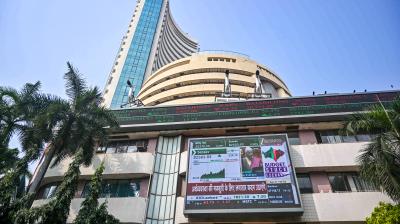 सेंसेक्स, निफ्टी सपाट बंद; हेल्थकेयर और ऑटो शेयरों में रही तेजी