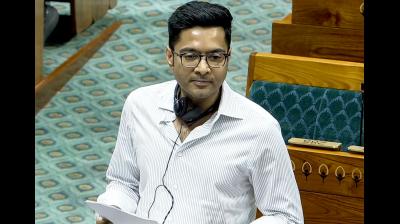 अभिषेक बनर्जी ने फिर किया सुप्रीम कोर्ट का रुख, मांगी आंखों के इलाज