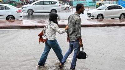 दिल्ली-एनसीआर में बारिश से जनजीवन अस्त-व्यस्त, आज भी येलो अलर्ट