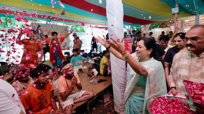 दिल्ली: सीएम रेखा गुप्ता ने मायापुरी में कांवड़ियों का किया स्वागत,