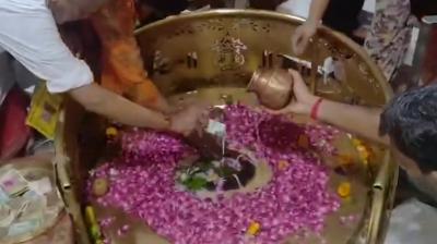 हरिद्वार, देवघर से लेकर असम के नागांव तक श्रद्धालुओं की भारी भीड़,