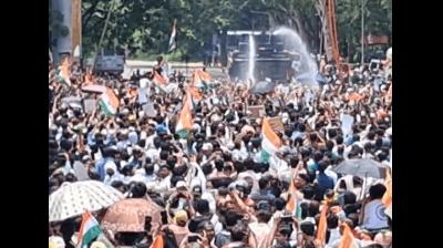 झारखंड: आठ बैरिकेडिंग तोड़ विधानसभा के करीब पहुंचे छात्र, पुलिस ने