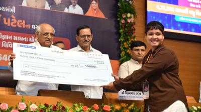 गुजरात के मुख्यमंत्री ने 4.72 लाख से ज्यादा छात्रों को 646 करोड़ रुपए की स्कॉलरशिप बांटी