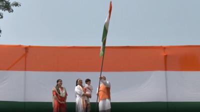 हर घर तिरंगा अभियान: जेपी नड्डा ने आवास पर फहराया राष्ट्रीय ध्वज, राम