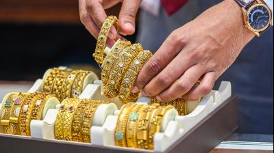 सोना इस हफ्ते 2 हजार रुपए से अधिक महंगा हुआ, चांदी 2.33 लाख के पार