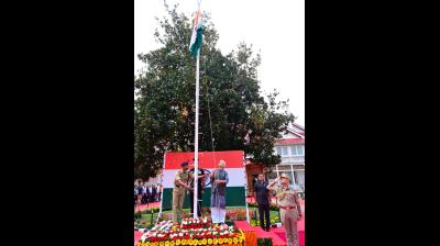 स्वतंत्रता दिवस पर मनोज सिन्हा और उमर अब्दुल्ला ने शहीदों को किया