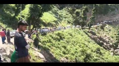 जम्मू-कश्मीर के किश्तवाड़ में बड़ा हादसा, चिनाब नदी में गाड़ी पलटने से पांच लोगों की मौत