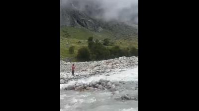 चमोली: नदी का जलस्तर बढ़ने से फंसा कानपुर का पर्यटक, पुलिस-एसडीआरएफ