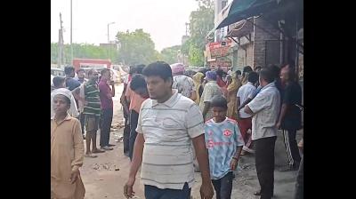दिल्ली के राघुबीर नगर में ई-रिक्शा की बैटरी में विस्फोट से गोदाम में