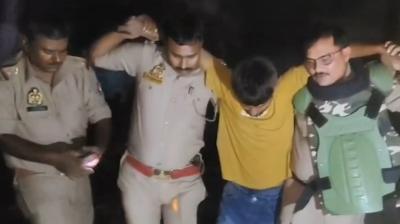 वाराणसी में पुलिस और बदमाशों के बीच मुठभेड़ में दो बदमाश गिरफ्तार, एक के पैर में लगी गोली