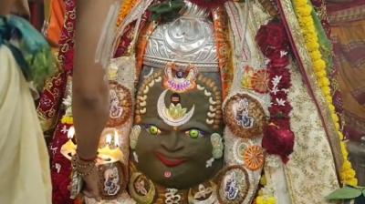बाबा महाकाल को भांग से सजाया गया, चंद्रमा, त्रिपुंड, त्रिनेत्र, चांदी के मुकुट और मुंड माला से विशेष शृंगार
