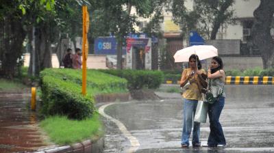 दिल्ली एनसीआर में गर्मी और उमस से राहत, हवा की गुणवत्ता भी सुधरी