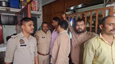 लखनऊ: गोमतीनगर में बैंक के बाहर शख्स ने पत्नी को मारी गोली, घर लौटकर