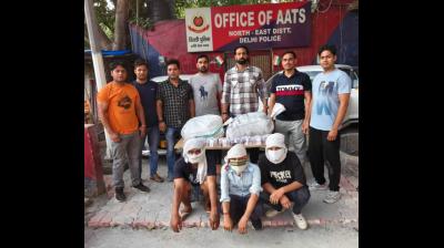 दिल्ली पुलिस ने अवैध शराब आपूर्ति मामले में तीन लोगों को गिरफ्तार किया