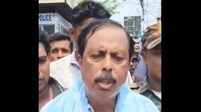आईएसएफ छोड़ते ही बांगड़ में पूर्व विधायक की कार पर देसी बम और ईंटों