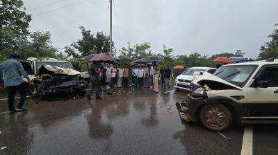 छत्तीसगढ़ के मंत्री के काफिले को तेज रफ्तार वाहन ने टक्कर मारी, छह