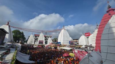 श्रावणी मेले की अंतिम सोमवार पर देवघर में आस्था का सैलाब, 3 लाख से अधिक श्रद्धालुओं के पहुंचने का अनुमान