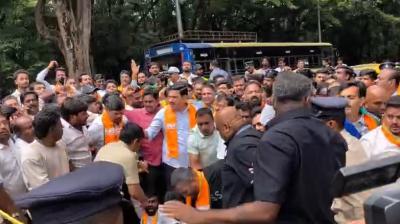 कर्नाटक: भाजपा नेताओं ने विधान सौधा का किया घेराव; नागेंद्र के