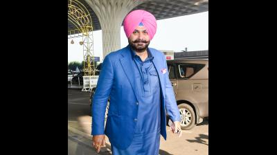 'फेक बाबा', भारत के फाइनल में पहुंचने के बाद नवजोत सिंह सिद्धू ने मोहम्मद आमिर की आलोचना की