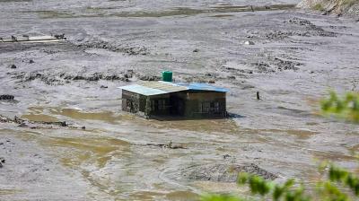 बिहार: नेपाल की बाढ़ का पानी गंडक बैराज पहुंचा, स्थिति सामान्य रहने
