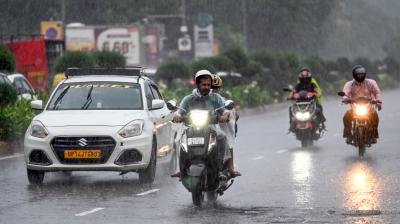 अगस्त में भारत में दोपहिया वाहनों की खुदरा बिक्री में दर्ज की गई करीब 20 प्रतिशत की जोरदार वृद्धि: रिपोर्ट