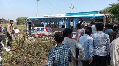 रायपुर-बिलासपुर हाईवे पर बस-ट्रक की टक्कर में पांच की मौत, 30 घायल