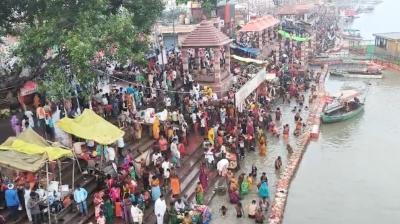 सावन पूर्णिमा पर अयोध्या में उमड़ा आस्था का सैलाब, सरयू में