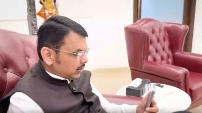 कैलाश मानसरोवर से लौट रहे 37 श्रद्धालुओं को सीएम फडणवीस ने दिलाई मदद