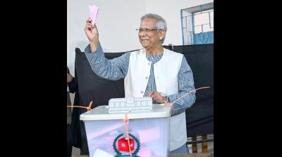 ढाका में यूनुस ने डाला वोट, चुनाव को ‘नए बांग्लादेश का जन्मदिन’ बताया