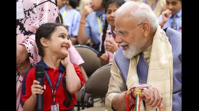 रक्षाबंधन पर बच्चों के बीच घुले-मिले पीएम मोदी, छोटी बच्चियों से बोले- 'महाकाल का प्रसाद मेरे लिए भी लाना'