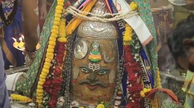 बाबा महाकाल का भाद्रपद कृष्ण पक्ष प्रतिपदा पर भांग से अद्‌भुत शृंगार, बड़ी संख्या में भस्म आरती में शामिल हुए श्रद्धालु