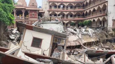 प्रयागराज स्थित स्वामी नारायण मंदिर का एक हिस्सा अचानक ढहा, लोगों ने बताया आवाज काफी तेज थी