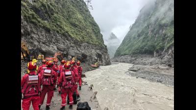 ग्लेशियर टूटने से आई अचानक बाढ़ तक: तिब्बत आपदा ने चीन की चुप्पी पर उठाए सवाल
