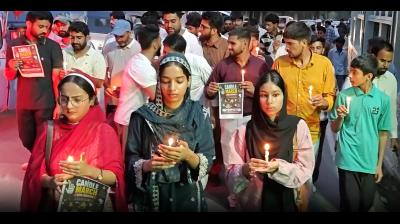 नाबालिग आदिवासी छात्रा से दुष्कर्म और मौत के खिलाफ राजौरी में कैंडल