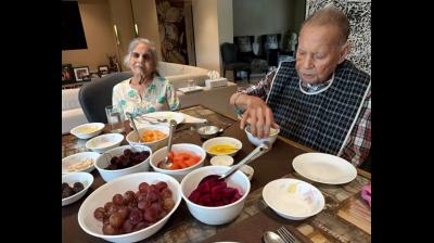 माता-पिता संग ब्रेकफास्ट करते दिखे सोहेल खान, बोले- बेहद सुकून और